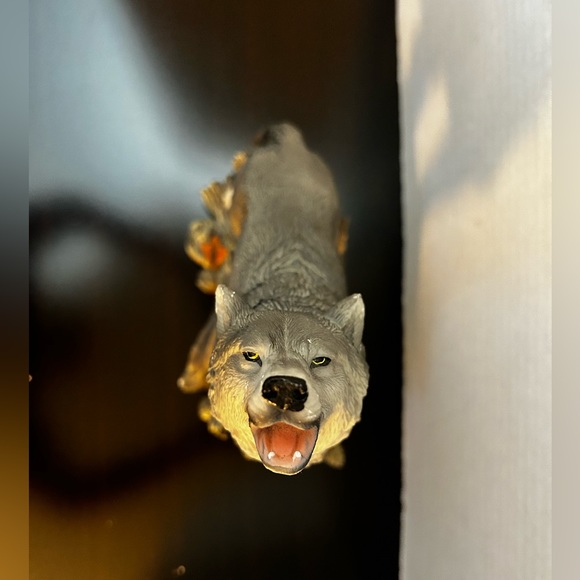 Large Cries Of The Night Howling Alpha Gray Wolf Statue 12"H Spirit Wolves Decor - Picture 6 of 11